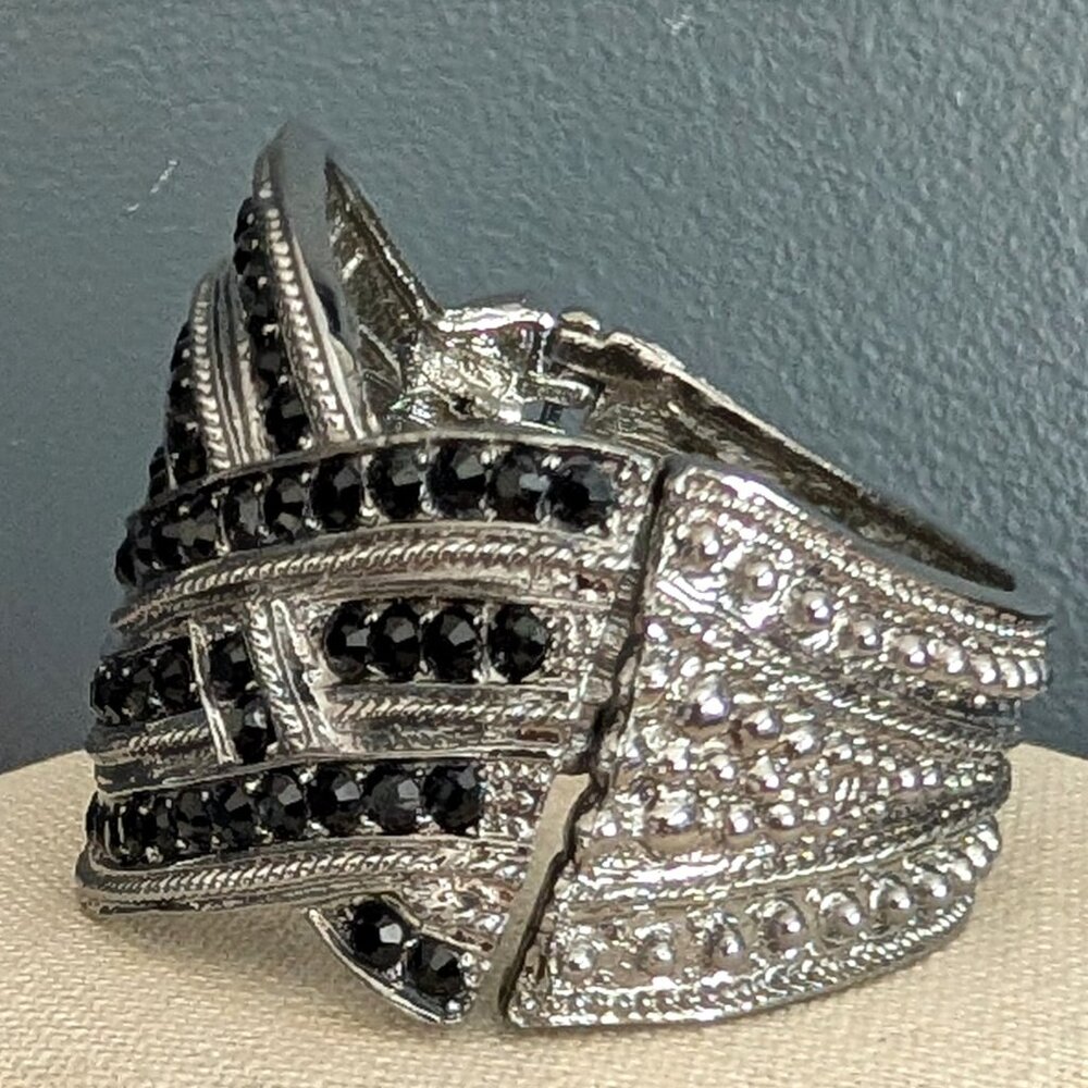 Gray metal hinge closure bracelet with black bead detail - Picture 8 of 14